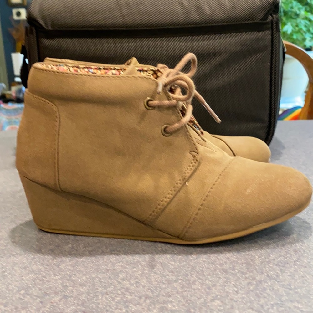 Adorable girls wedges from Jellypop
